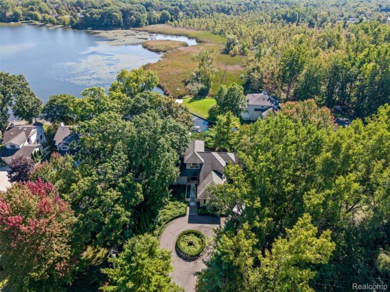 285 Leota Blvd, Waterford