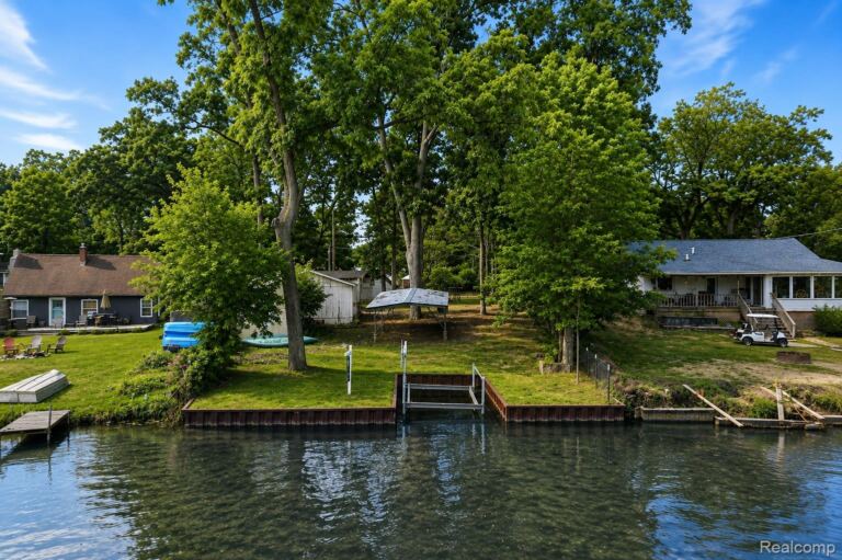 4370 Leroy St, White Lake Charter Township