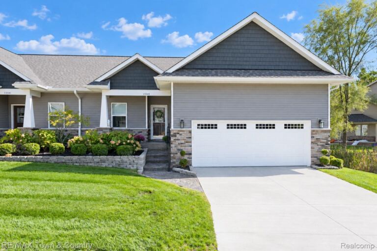 13345 Julie Anne Ct, Fenton Charter Township