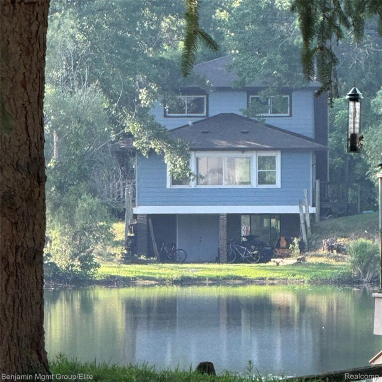 6764 Grand Beach Dr, Genoa Township