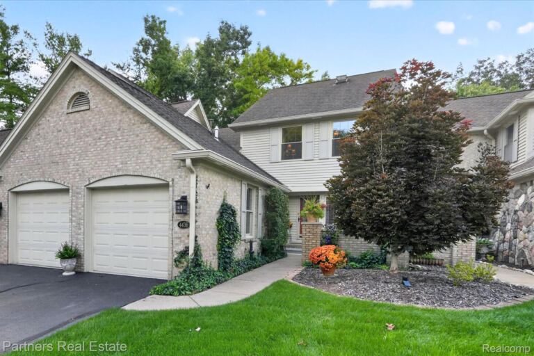 4436 Golf View Dr, Genoa Township