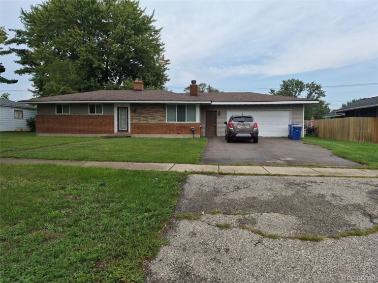 3498 W Walton Blvd, Waterford