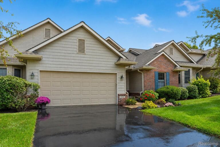 6240 Northridge Hills Dr, Brighton