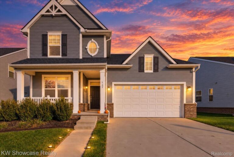 562 Goodrich St, Wixom