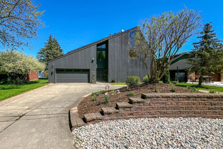935 Stratton Dr, Waterford