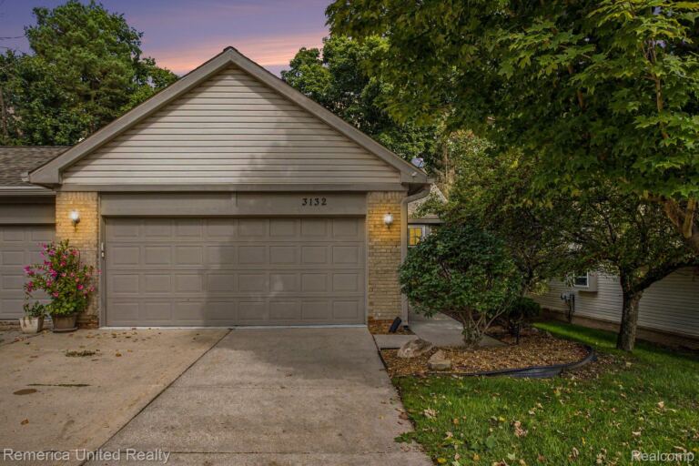 3132 Harbor Ct, Waterford