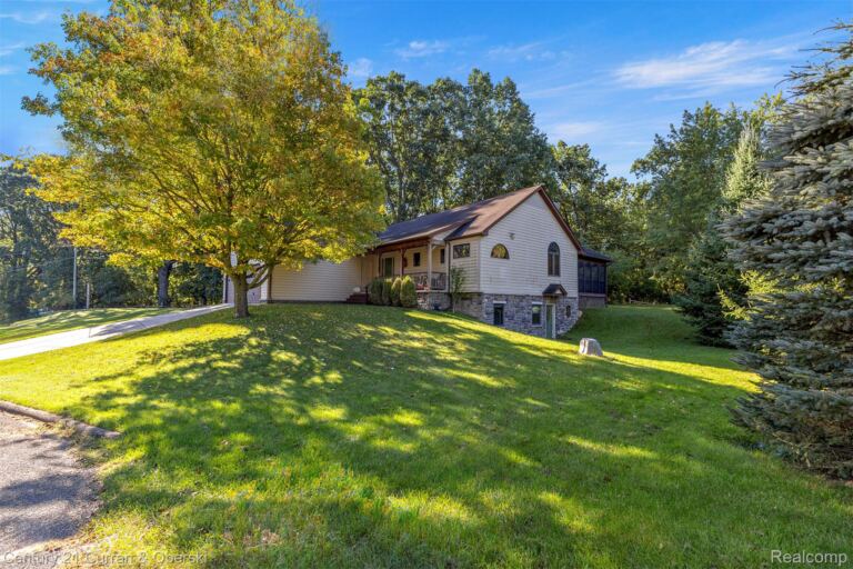 1021 Willow Ln, Howell