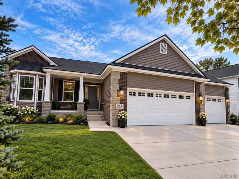 825 Preserve Ln, White Lake Charter Township