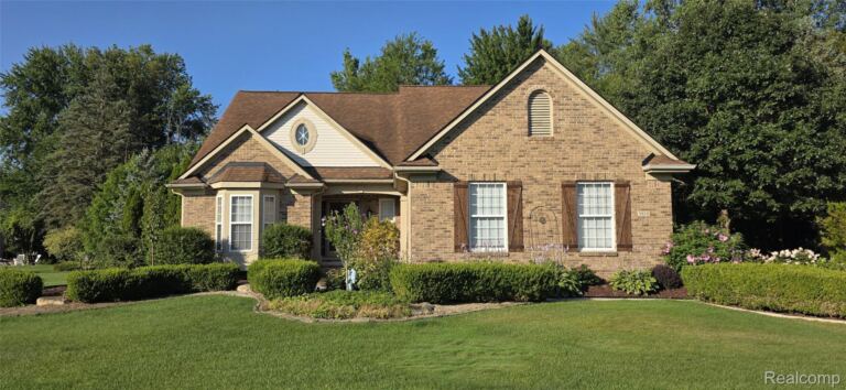 5818 Pine Trace Ct, Genoa Township