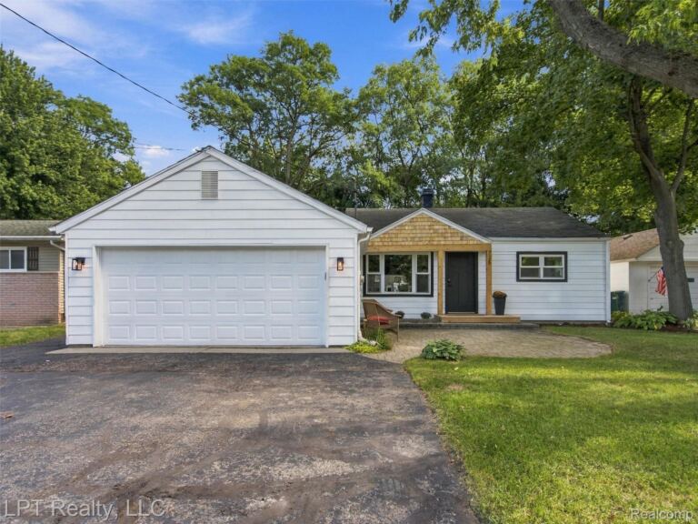 725 S 3rd St, Brighton