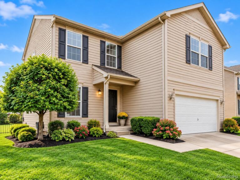 8601 Kalamazoo River Dr, Fowlerville