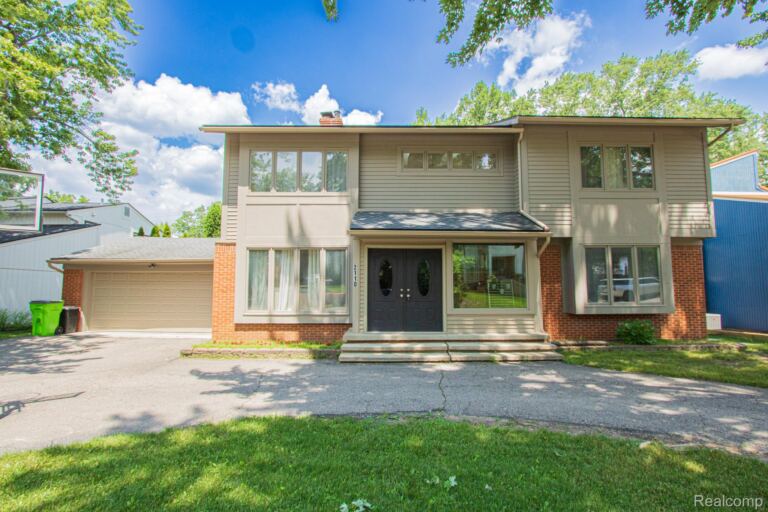 2110 Langham Dr, West Bloomfield