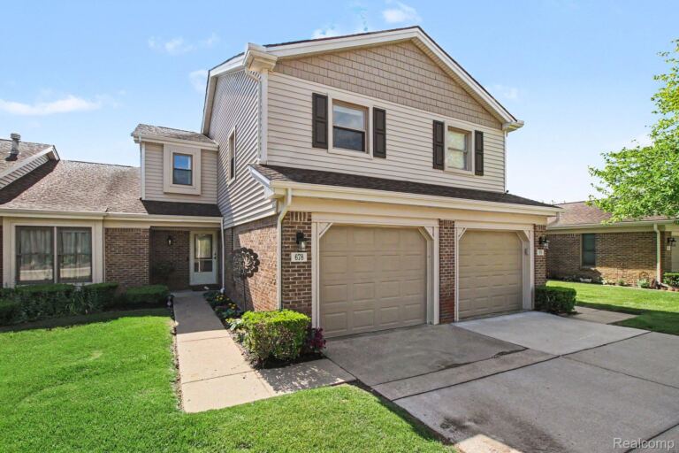 678 Summit Ridge Dr, Milford