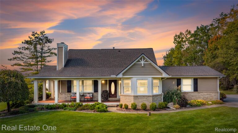 6029 Hidden Pines Trl, White Lake Charter Township