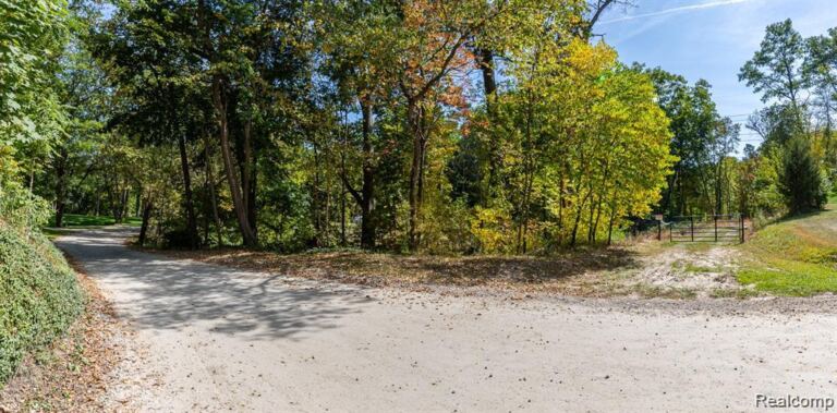 10516 Merrill Drive, Fenton