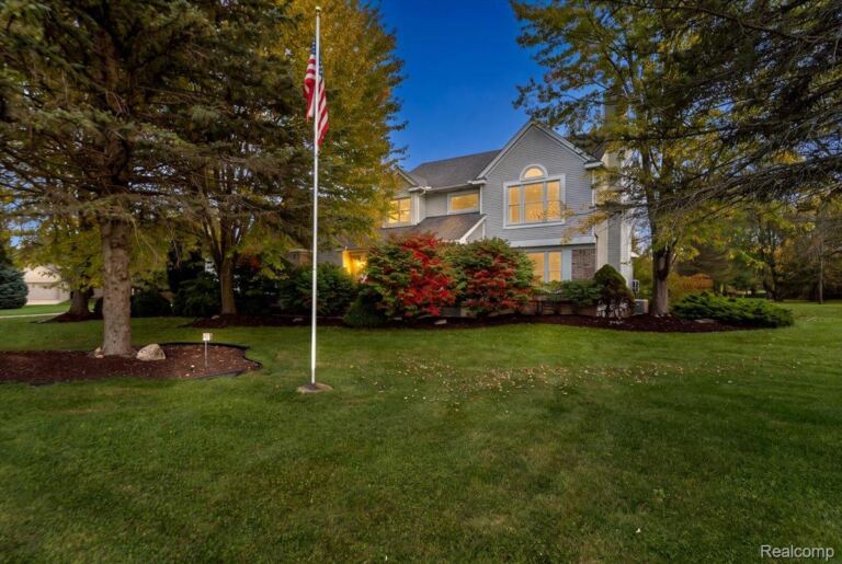 12556 Harvest Dr, Brighton Township