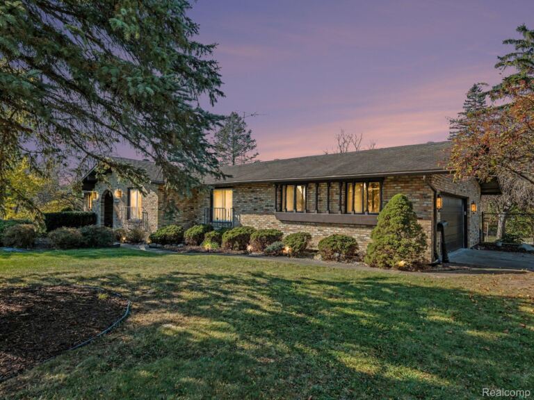 4016 S Elms Rd, Swartz Creek