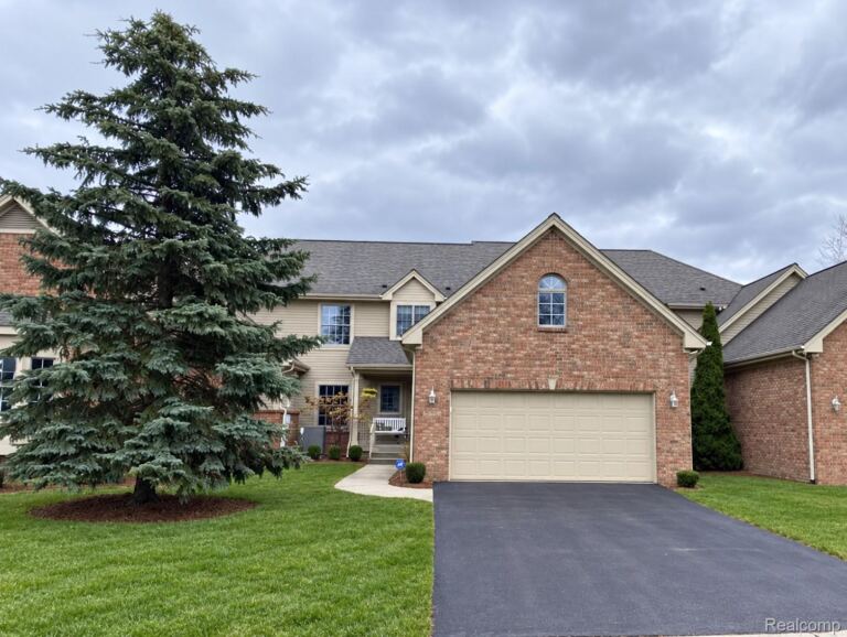 8095 Woodstone Ct, Grand Blanc