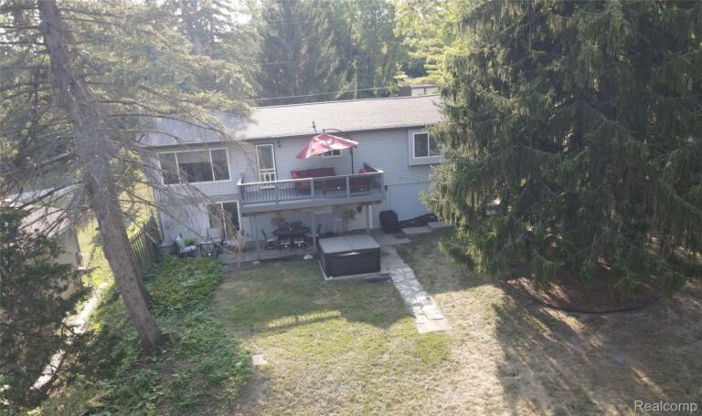 15471 Whitaker Rd, Fenton