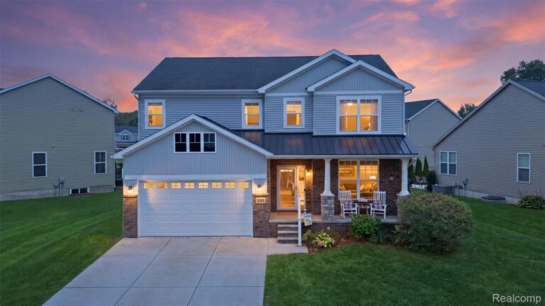235 Crystal Wood Cir, Marion Township