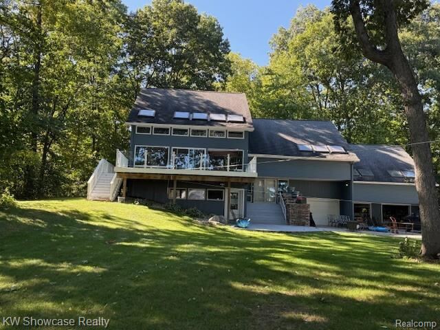 10695 Oxbow Lakeshore Dr, White Lake