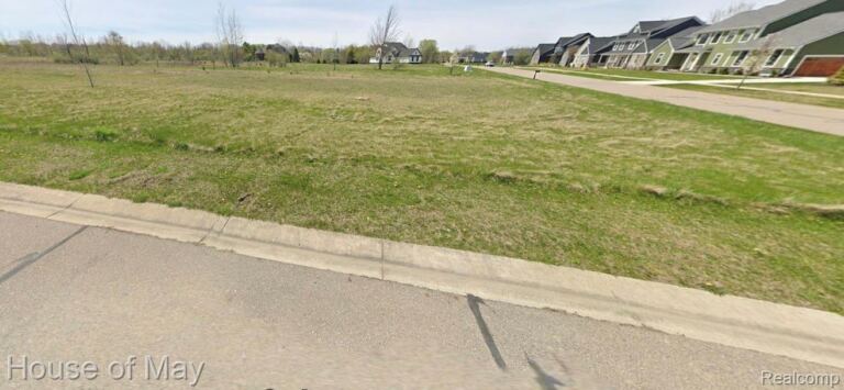 14280 Wright Dr, Fenton