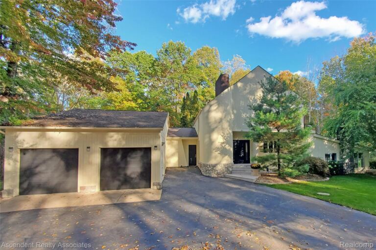 950 E Romeo Rd, Oakland Charter Township