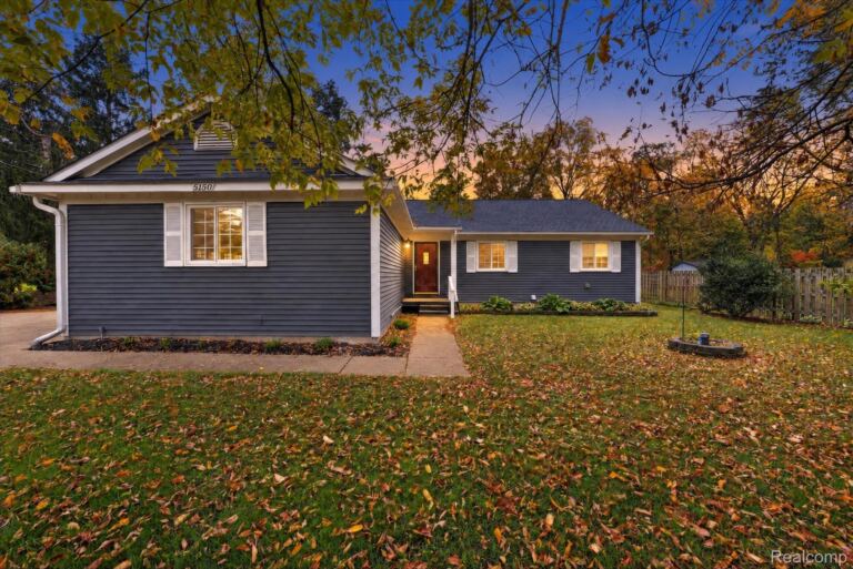 5150 Carroll Lake Rd, Commerce Charter Township