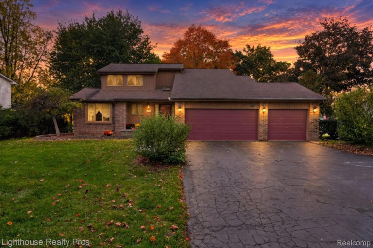 3931 Strathcona, Highland Charter Township
