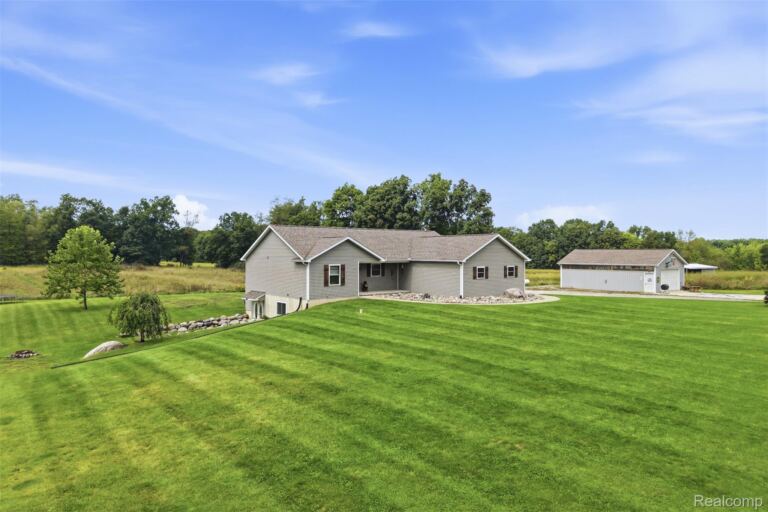 7433 Mabley Hill Rd, Tyrone Township