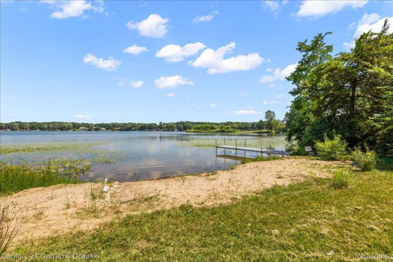 2770 Bogie Lake Rd, White Lake