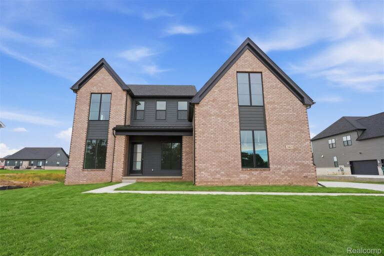 2417 Provencal Dr, Commerce Charter Township