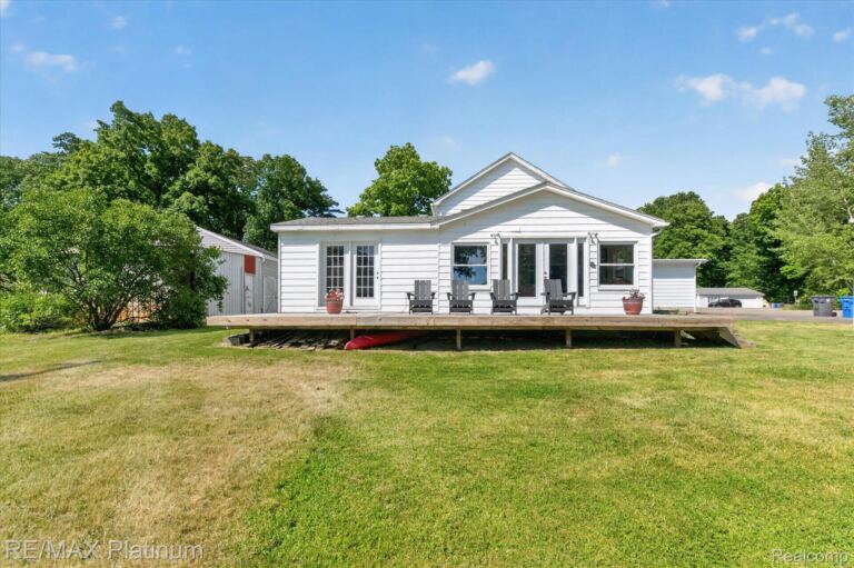 1462 S Hughes Rd, Genoa Township
