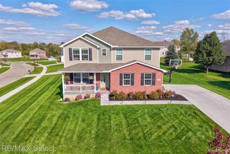 8371 Crossbow Ct, Grand Blanc