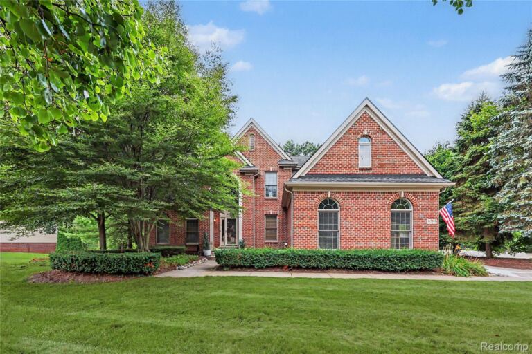 6304 Pennington Dr, White Lake