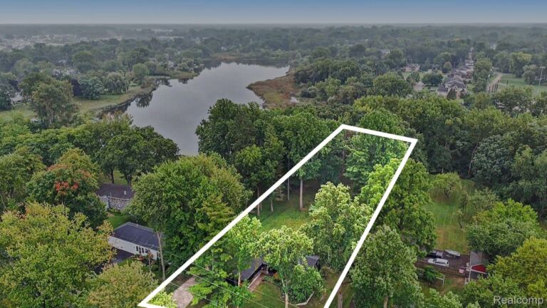 4105 Crocus Rd, Waterford