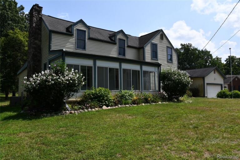 9039 Peer Rd, Green Oak Township