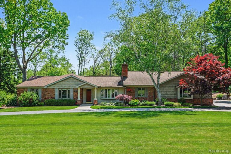 2080 Teggerdine Rd, White Lake