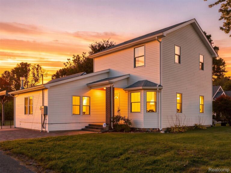 326 Clark Rd, Highland Charter Township