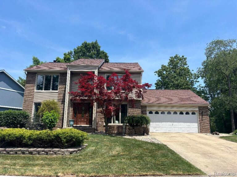 2136 Millstream Dr, Wixom