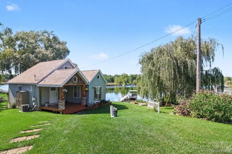 525 Hillwood Rd, White Lake