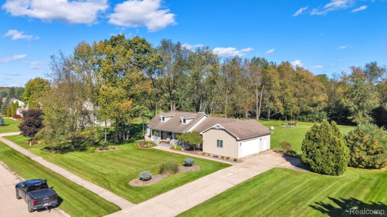 5385 Dillon Dr, White Lake