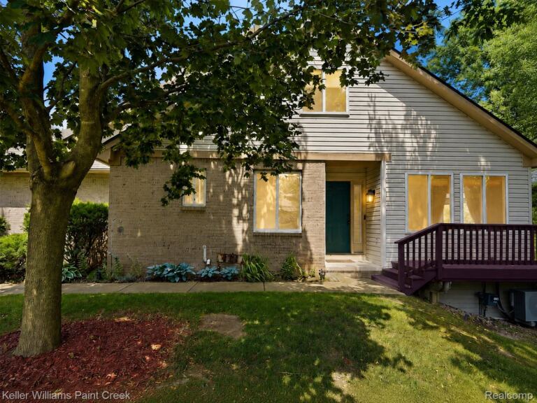 1310 Bay Hl, Waterford