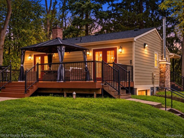 1301 Porter Rd, White Lake
