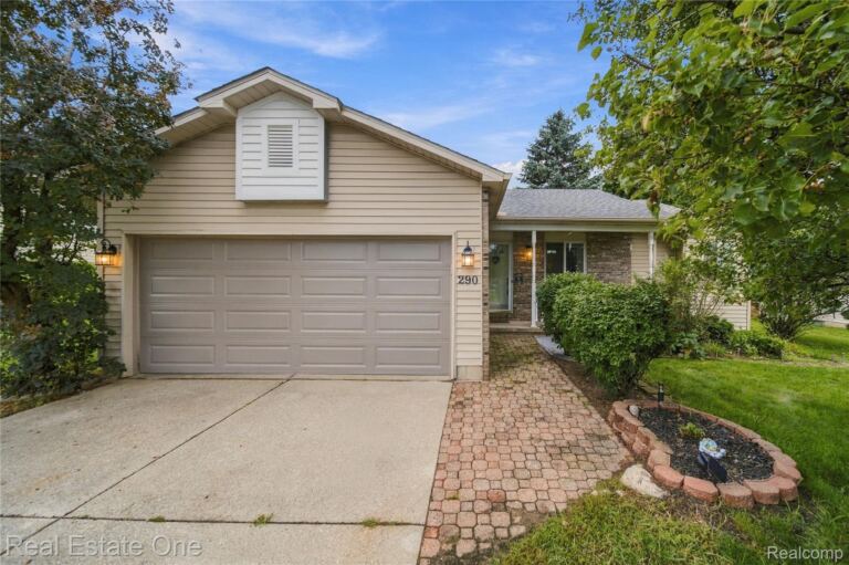 290 Hyatt Ln, Linden