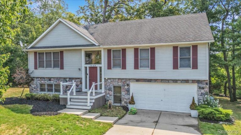 1522 Oregon Ct, Waterford