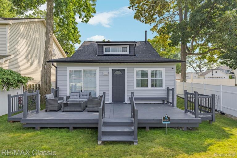 8665 Cooley Lake Rd, Commerce Charter Township