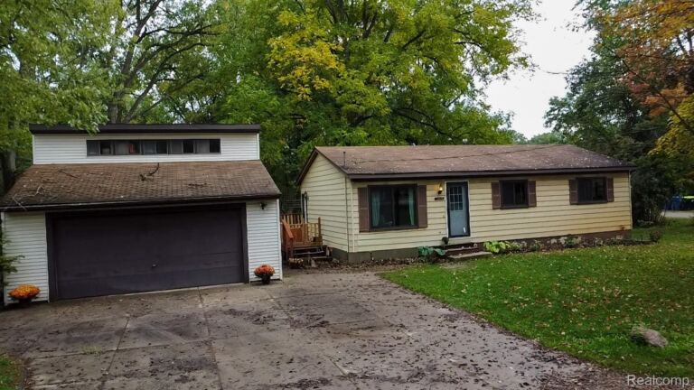 1205 Ennest Blvd, White Lake