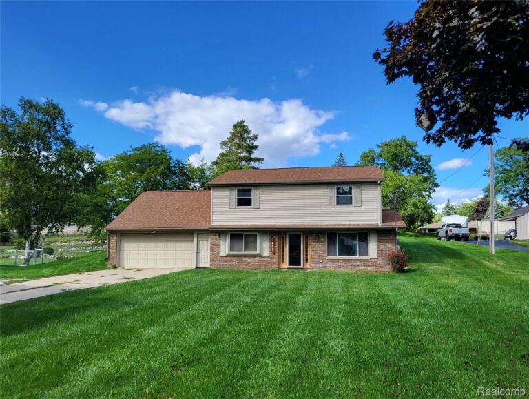 2451 Valley Lane Dr, Grand Blanc