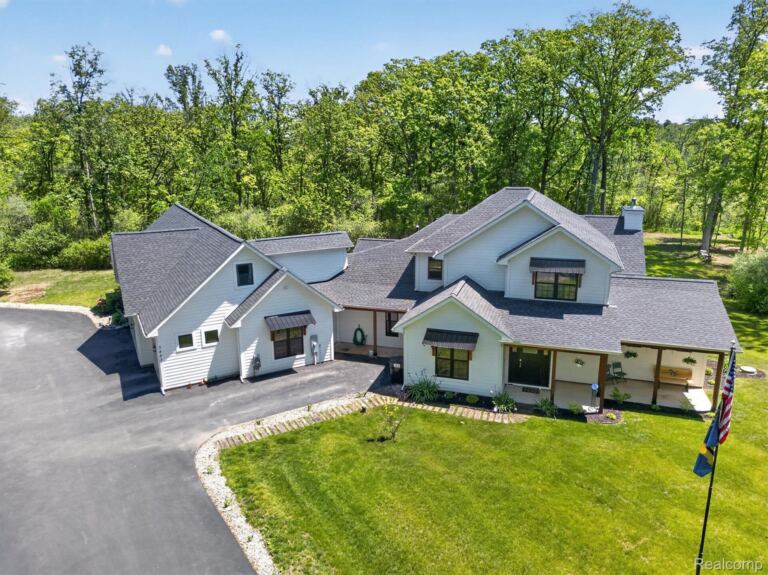 3483 Windwheel Point Dr, Hamburg